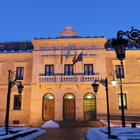 Alojamiento Turistico "El Torreon" Pensionat Fresneda de la Sierra Exteriör bild