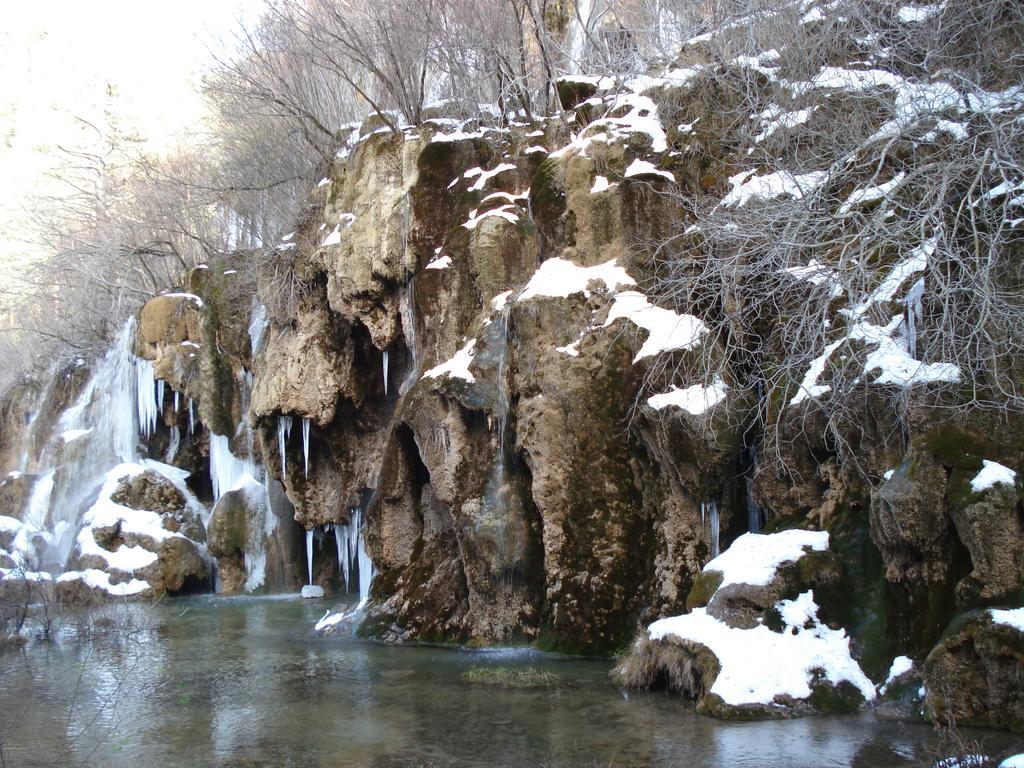 Alojamiento Turistico "El Torreon" Pensionat Fresneda de la Sierra Exteriör bild