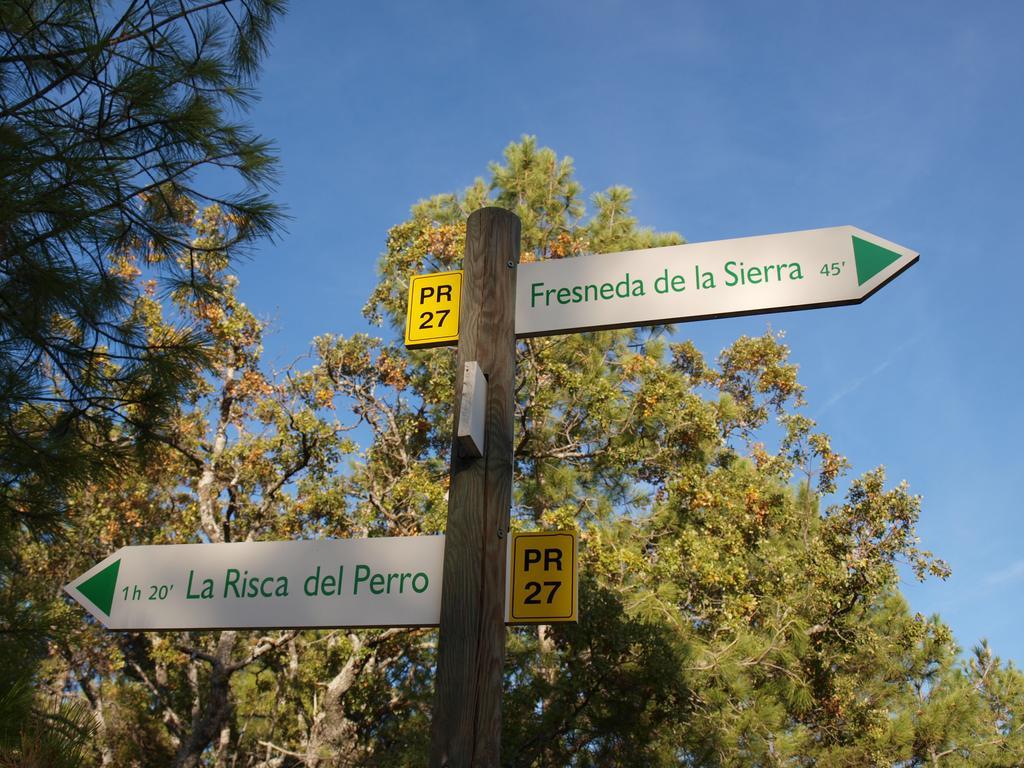 Alojamiento Turistico "El Torreon" Pensionat Fresneda de la Sierra Exteriör bild