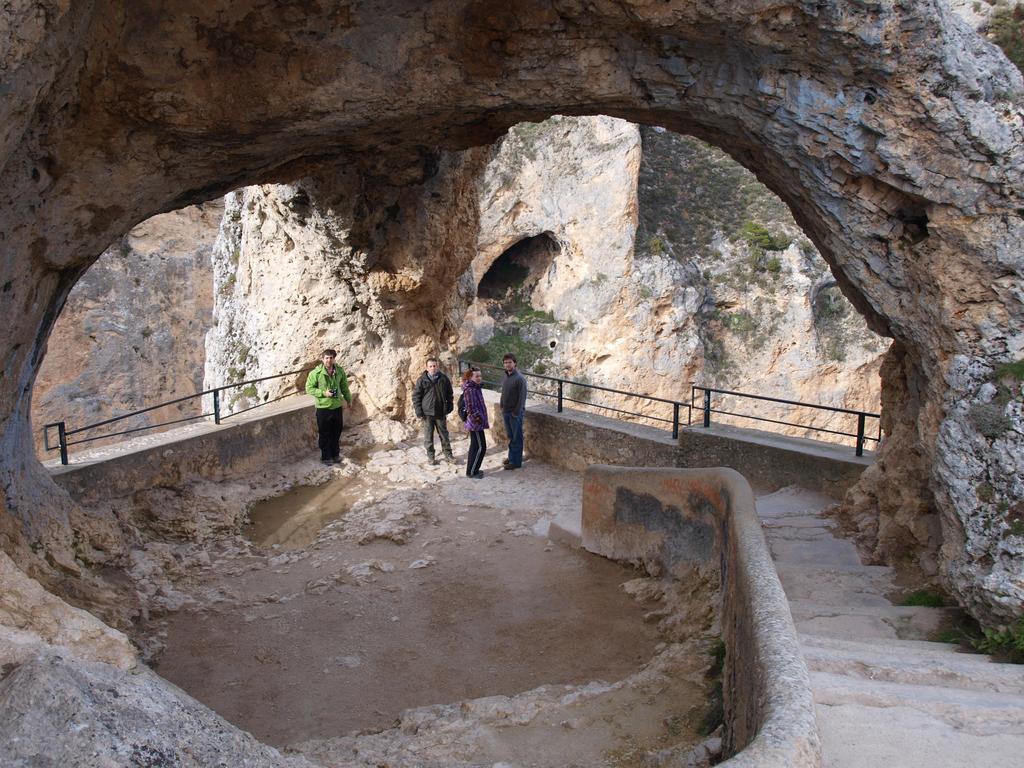 Alojamiento Turistico "El Torreon" Pensionat Fresneda de la Sierra Exteriör bild
